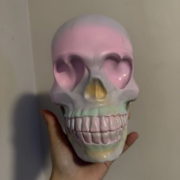 Halloween Summerween Pastel Rainbow Skull With Heart Eyes Decor NWT - Picture 2 of 5